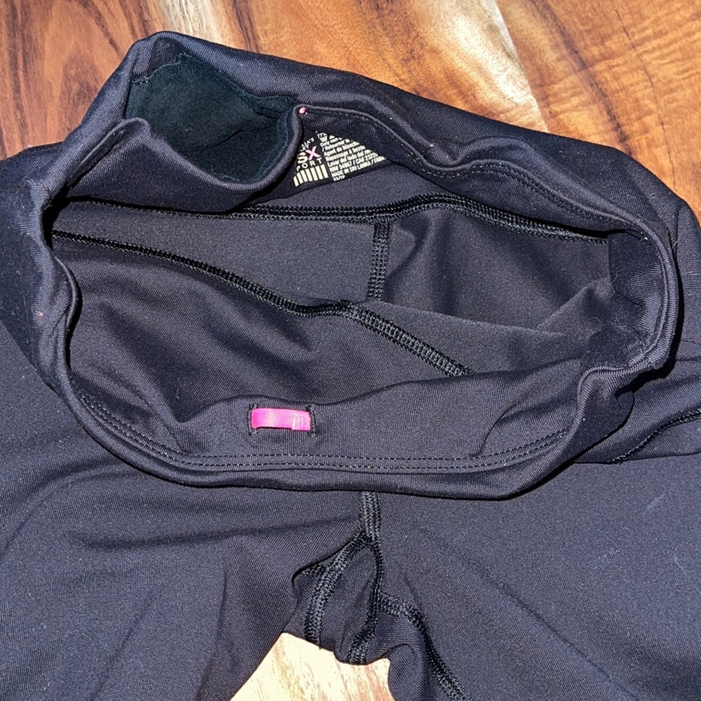 Victoria’s Secret Black Knockout Leggings - Picture 9 of 9